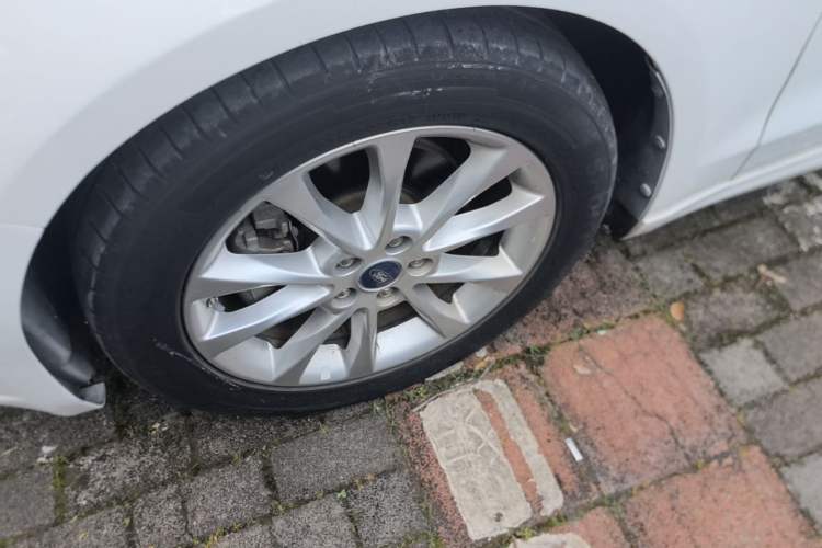 Used Ford Mondeo 2017 EcoBoost 200 Stylish Model Left Front Wheel Hub