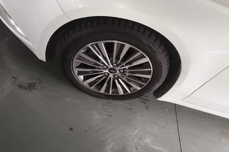 Used Ford Mondeo 2017 Restyled EcoBoost 180 Luxury Version Left Front Wheel Hub