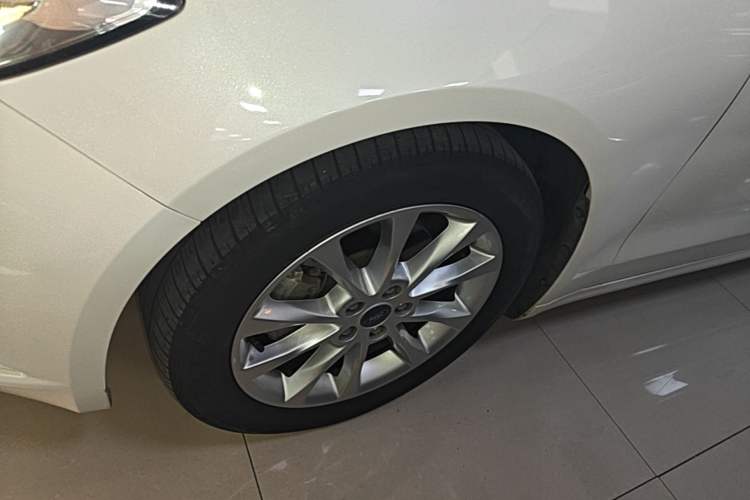 Used Ford Mondeo 2017 EcoBoost 200 Stylish Model Left Front Wheel Hub
