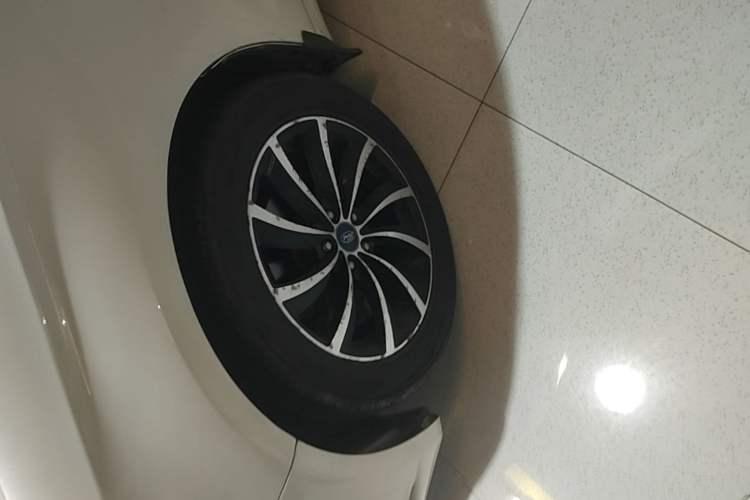 Used Ford Mondeo 2017 EcoBoost 180 Stylish Model Left Front Wheel Hub