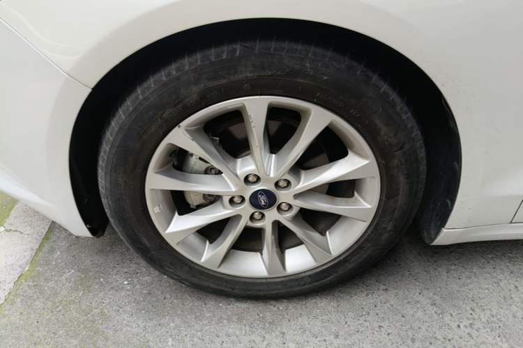 Used Ford Mondeo 2017 EcoBoost 180 Stylish Model Left Front Wheel Hub