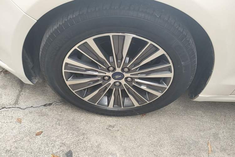 Used Ford Mondeo 2017 EcoBoost 200 Luxury Model Left Front Wheel Hub