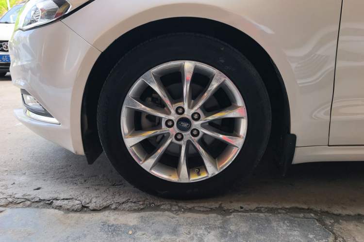 Used Ford Mondeo 2017 EcoBoost 180 Stylish Model Left Front Wheel Hub