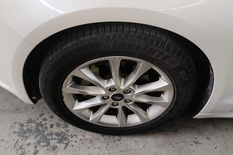 Used Ford Mondeo 2017 EcoBoost 200 Stylish Model Left Front Wheel Hub