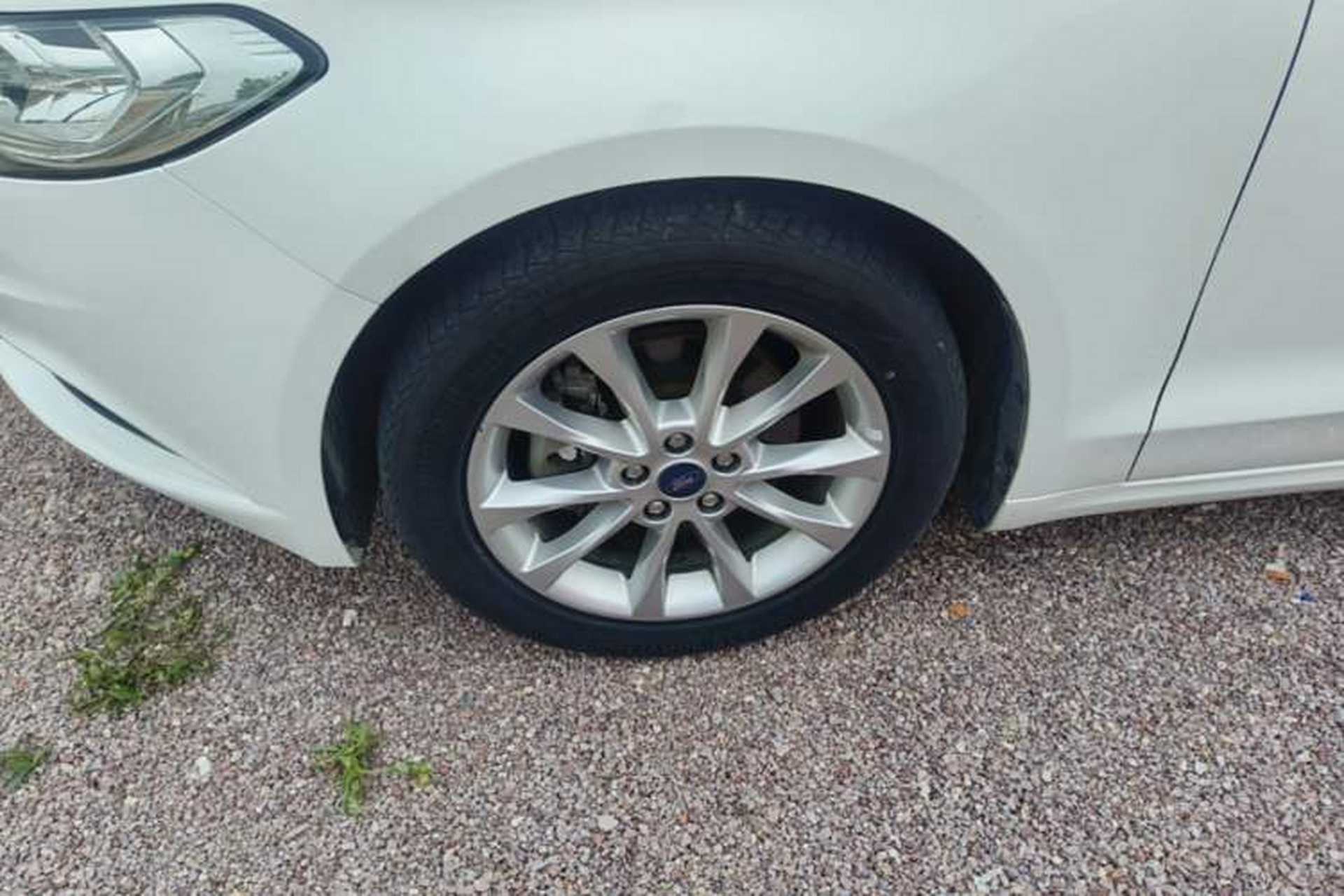 Used Ford Mondeo 2017 EcoBoost 180 Stylish Model Left Front Wheel Hub