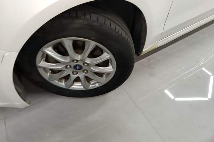 Used Ford Mondeo 2017 EcoBoost 180 Comfort Model Left Front Wheel Hub
