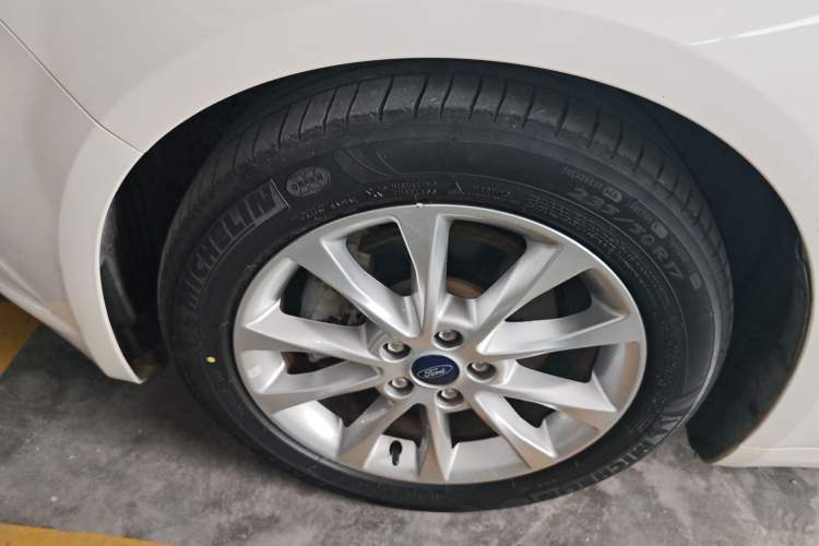 Used Ford Mondeo 2017 EcoBoost 180 Stylish Model Left Front Wheel Hub