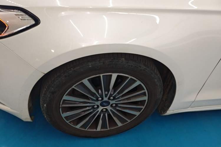 Used Ford Mondeo 2017 EcoBoost 180 Luxury Model Left Front Wheel Hub