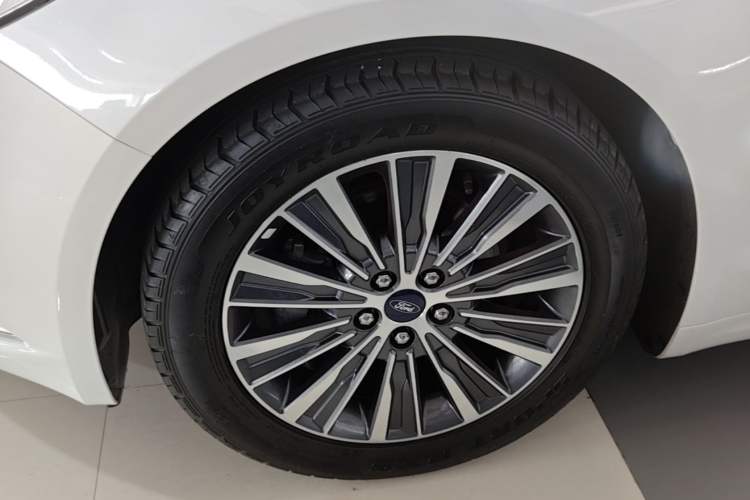 Used Ford Mondeo 2017 EcoBoost 180 Luxury Model Left Front Wheel Hub