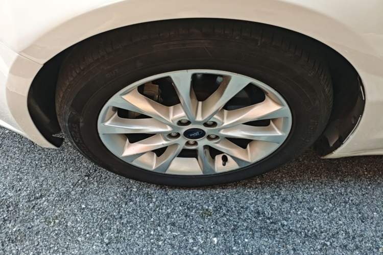 Used Ford Mondeo 2017 EcoBoost 180 Stylish Model Left Front Wheel Hub