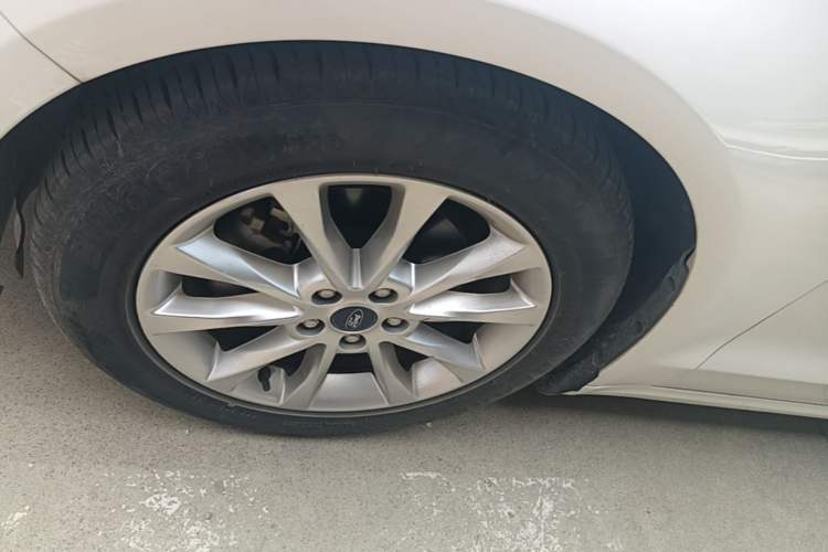 Used Ford Mondeo 2017 EcoBoost 180 Stylish Model Left Front Wheel Hub