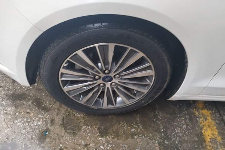 Used Ford Mondeo 2017 EcoBoost 200 Luxury Model Left Front Wheel Hub
