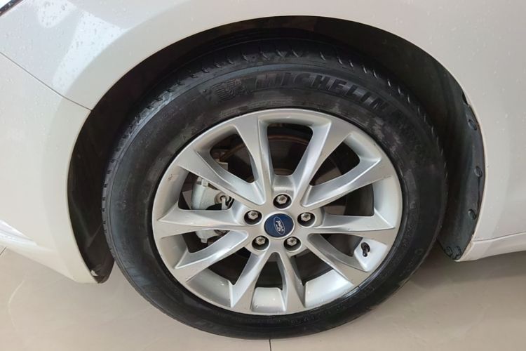 Used Ford Mondeo 2017 EcoBoost 180 Stylish Model Left Front Wheel Hub