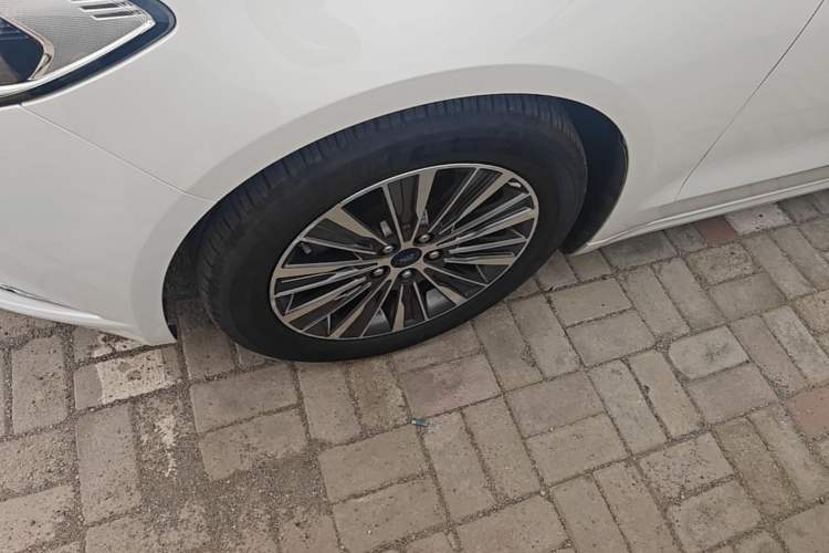 Used Ford Mondeo 2017 EcoBoost 180 Luxury Model Left Front Wheel Hub