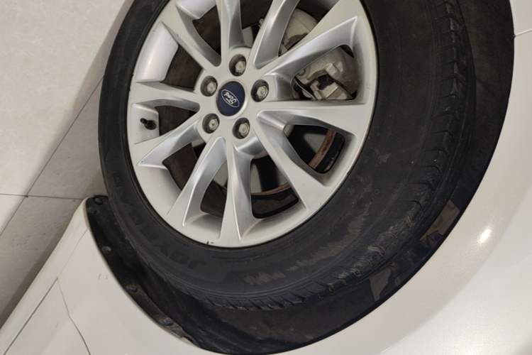 Used Ford Mondeo 2017 EcoBoost 200 Stylish Model Left Front Wheel Hub