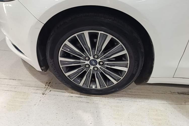 Used Ford Mondeo 2017 Facelifted EcoBoost 200 Luxury Version Left Front Wheel Hub