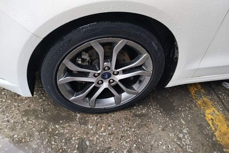Used Ford Mondeo 2017 EcoBoost 245 Luxury Sport Model Left Front Wheel Hub