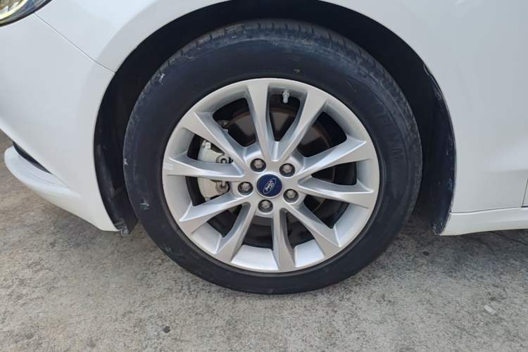 Used Ford Mondeo 2017 EcoBoost 180 Stylish Model Left Front Wheel Hub