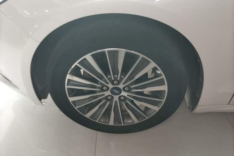 Used Ford Mondeo 2017 EcoBoost 180 Luxury Model Left Front Wheel Hub