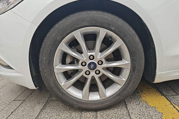 Used Ford Mondeo 2017 EcoBoost 180 Stylish Model Left Front Wheel Hub