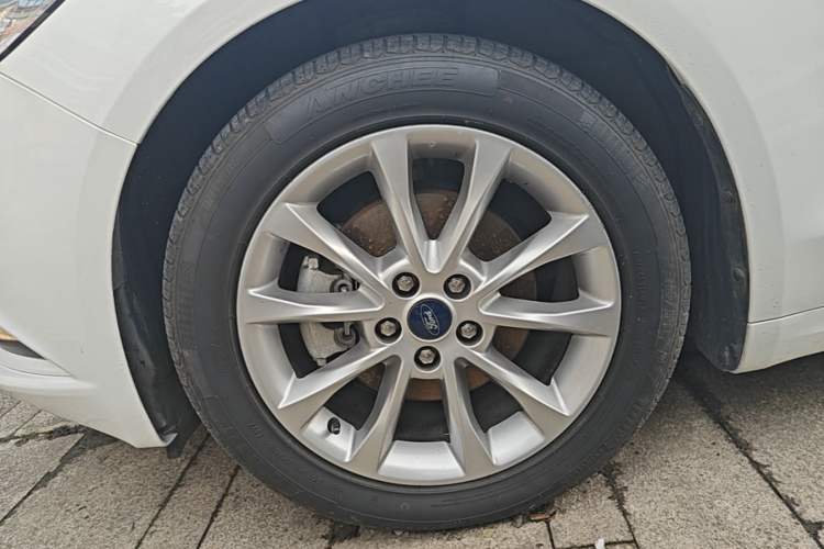 Used Ford Mondeo 2017 EcoBoost 180 Stylish Model Left Front Wheel Hub