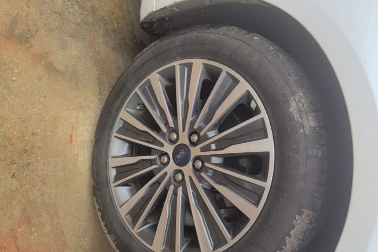 Used Ford Mondeo 2017 EcoBoost 200 Luxury Model Left Front Wheel Hub