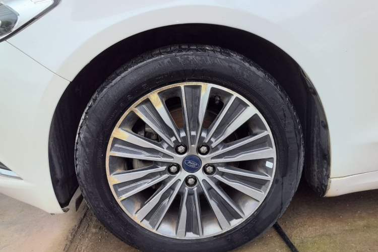 Used Ford Mondeo 2017 EcoBoost 180 Luxury Model Left Front Wheel Hub
