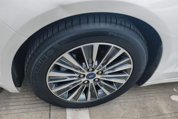 Used Ford Mondeo 2017 Restyled EcoBoost 180 Luxury Version Left Front Wheel Hub