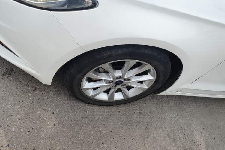 Used Ford Mondeo 2017 Facelifted EcoBoost 180 Fashion Edition Left Front Wheel Hub