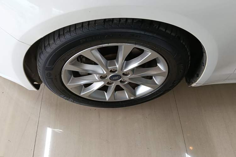Used Ford Mondeo 2017 EcoBoost 180 Stylish Model Left Front Wheel Hub