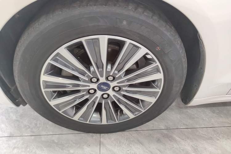 Used Ford Mondeo 2017 Restyled EcoBoost 180 Luxury Version Left Front Wheel Hub