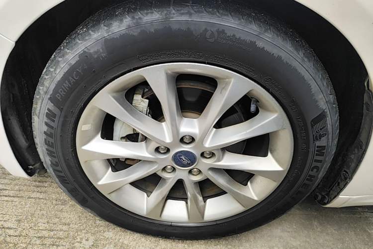 Used Ford Mondeo 2017 EcoBoost 180 Stylish Model Left Front Wheel Hub