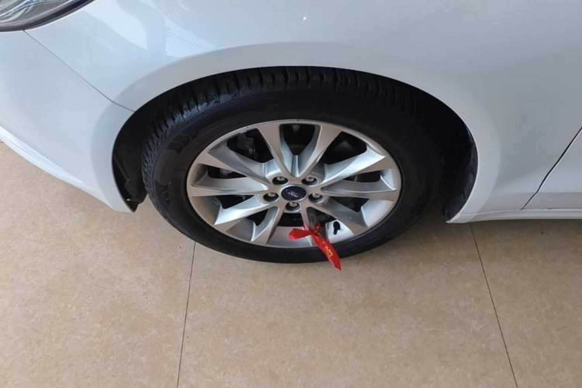 Used Ford Mondeo 2017 EcoBoost 200 Stylish Model Left Front Wheel Hub