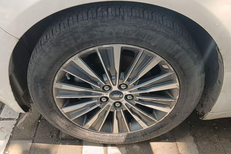 Used Ford Mondeo 2017 EcoBoost 180 Luxury Model Left Front Wheel Hub