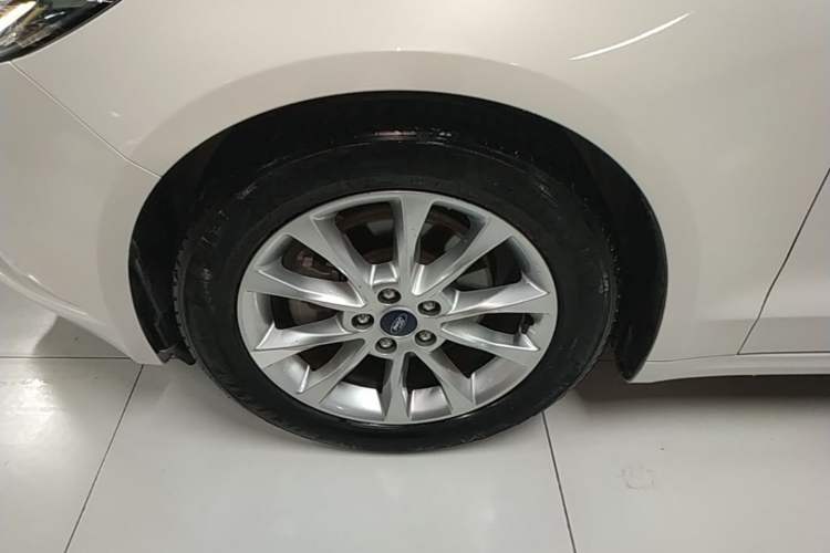 Used Ford Mondeo 2017 EcoBoost 200 Stylish Model Left Front Wheel Hub