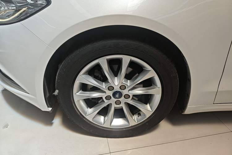 Used Ford Mondeo 2017 EcoBoost 180 Stylish Model Left Front Wheel Hub