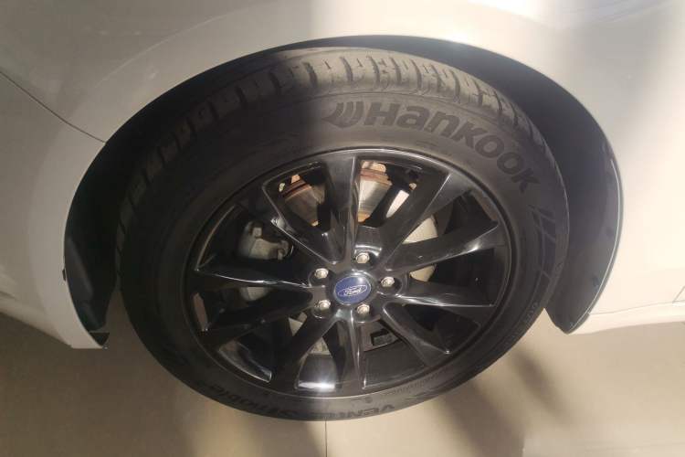 Used Ford Mondeo 2017 EcoBoost 180 Stylish Model Left Front Wheel Hub