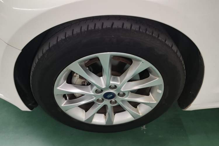Used Ford Mondeo 2017 EcoBoost 180 Stylish Model Left Front Wheel Hub