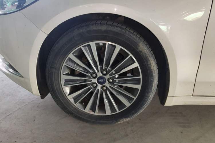 Used Ford Mondeo 2017 EcoBoost 200 Luxury Model Left Front Wheel Hub