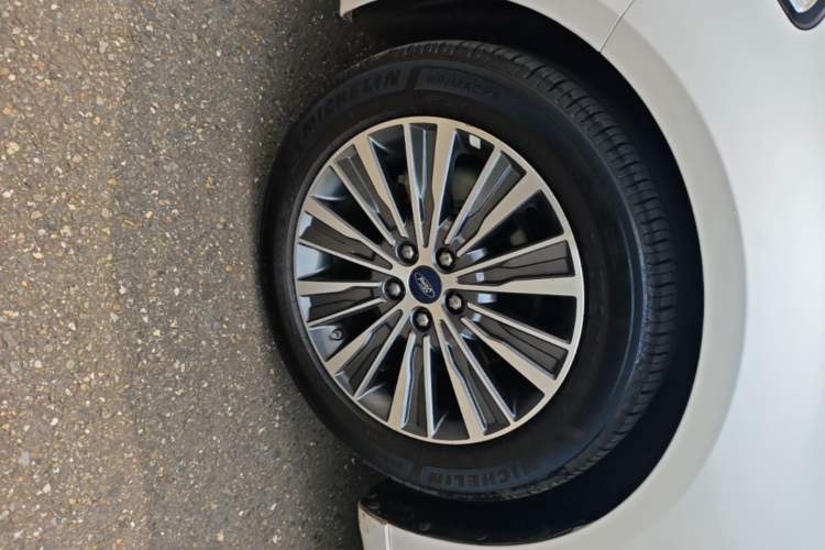 Used Ford Mondeo 2017 EcoBoost 180 Luxury Model Left Front Wheel Hub