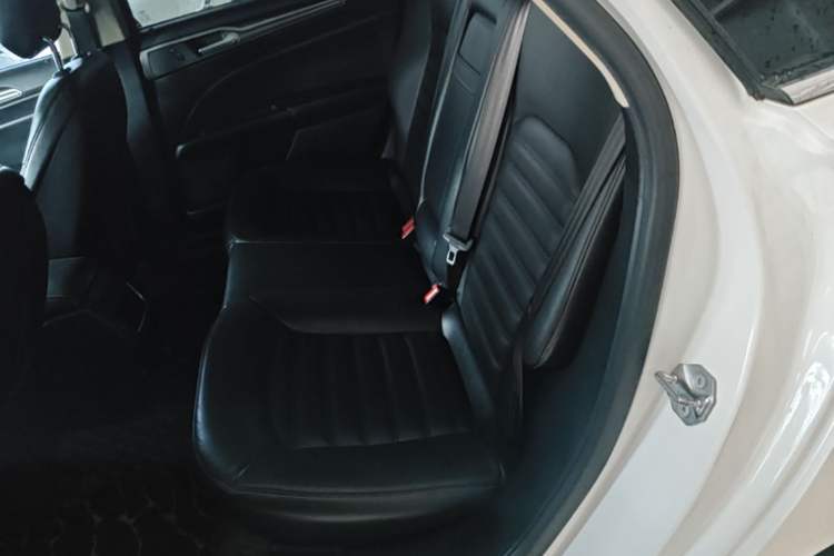Used Ford Mondeo 2017 EcoBoost 180 Stylish Model Left Rear Seat