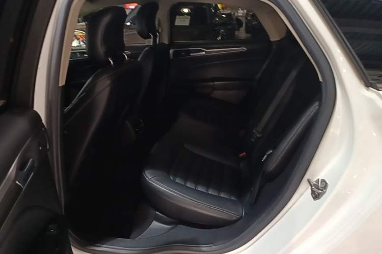 Used Ford Mondeo 2017 Facelifted EcoBoost 200 Luxury Version Left Rear Seat