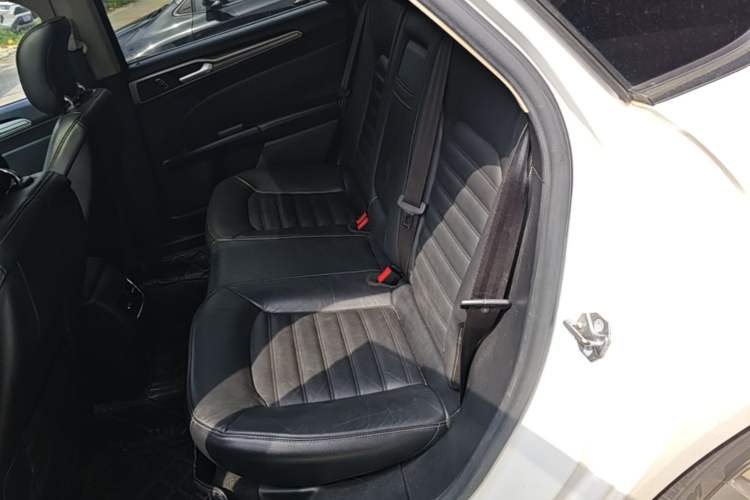 Used Ford Mondeo 2017 EcoBoost 180 Stylish Model Left Rear Seat