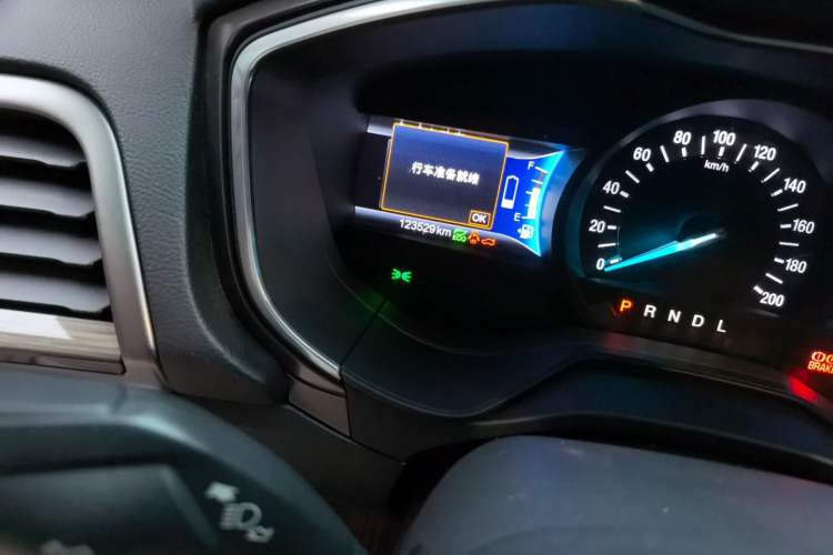Used Ford Mondeo 2017 2.0L HEV Zhihao Model Odometer Close Up