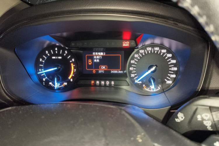 Used Ford Mondeo 2017 EcoBoost 180 Stylish Model Odometer Close Up