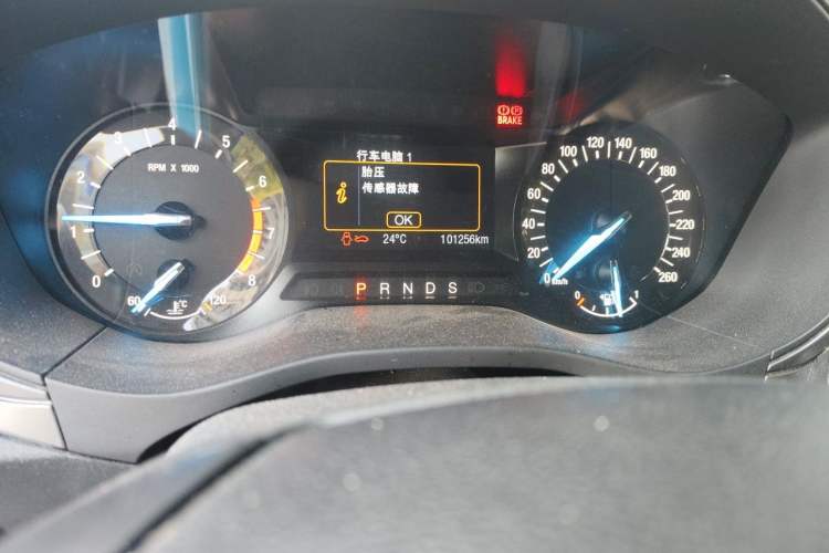 Used Ford Mondeo 2017 EcoBoost 180 Stylish Model Odometer Close Up