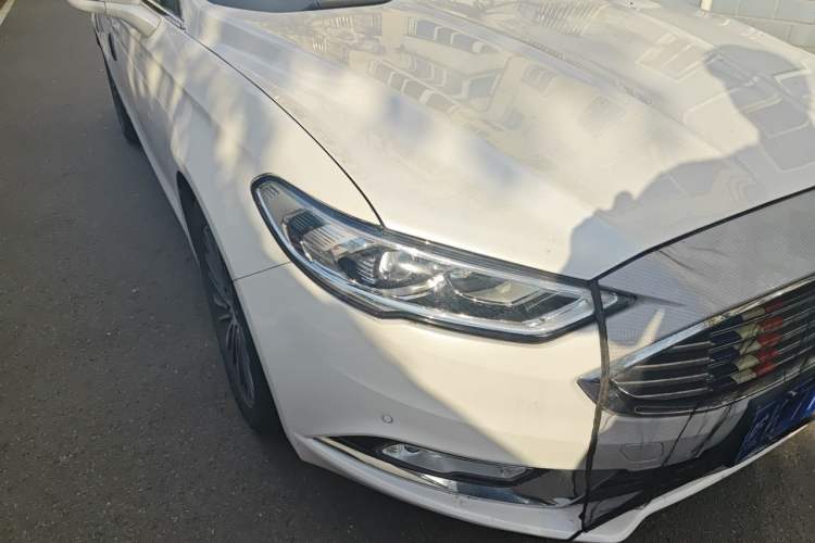 Used Ford Mondeo 2017 Facelifted EcoBoost 200 Luxury Version Right Front Headlight