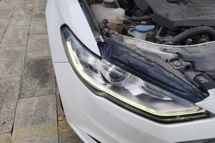 Used Ford Mondeo 2017 Facelifted EcoBoost 180 Fashion Edition Right Front Headlight