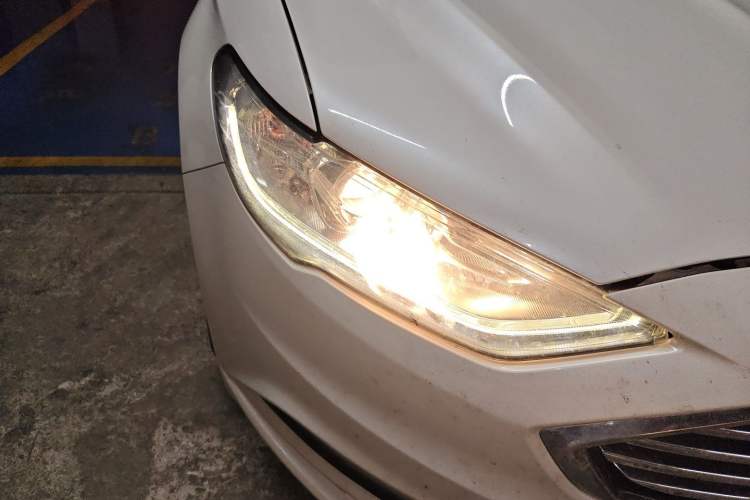 Used Ford Mondeo 2017 EcoBoost 200 Stylish Model Right Front Headlight