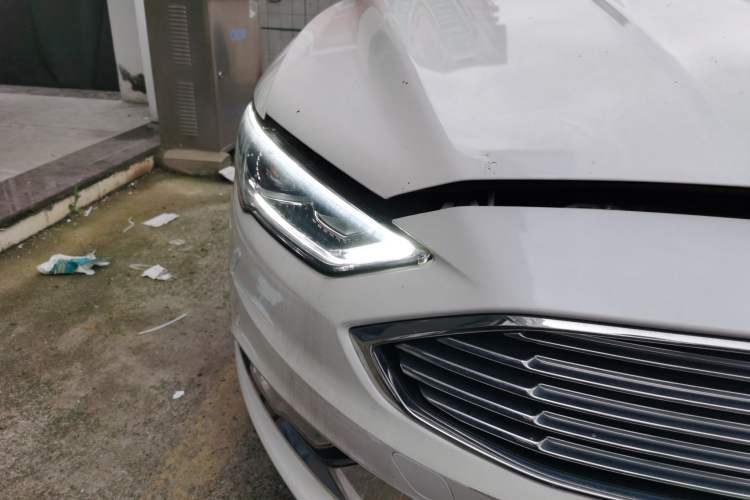 Used Ford Mondeo 2017 EcoBoost 200 Luxury Model Right Front Headlight